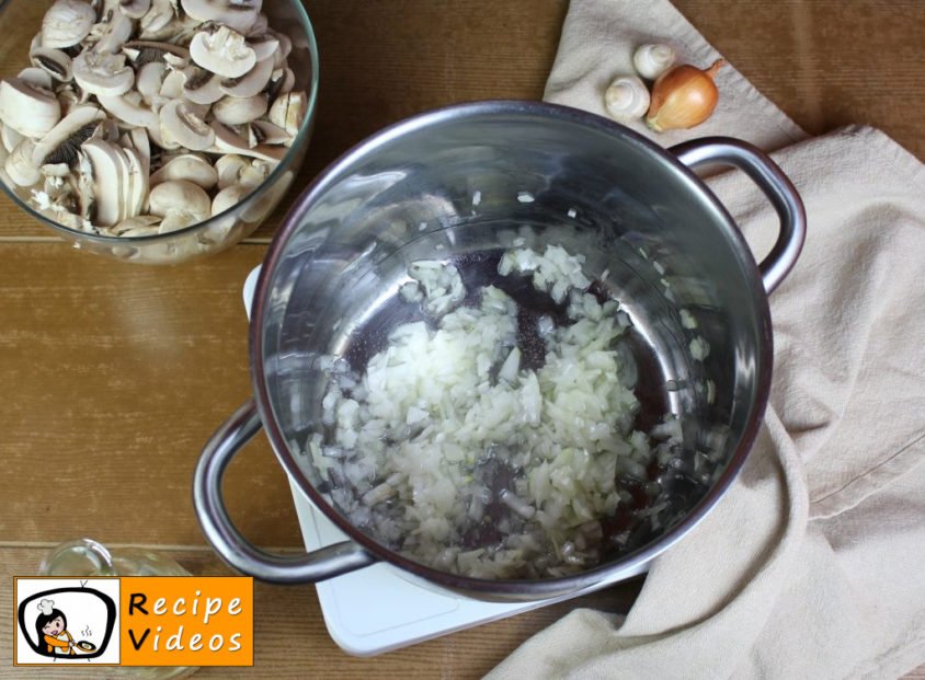 Creamy mushroom soup recipe, prepping Creamy mushroom soup step 1