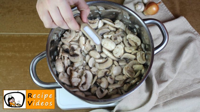 Creamy mushroom soup recipe, prepping Creamy mushroom soup step 3