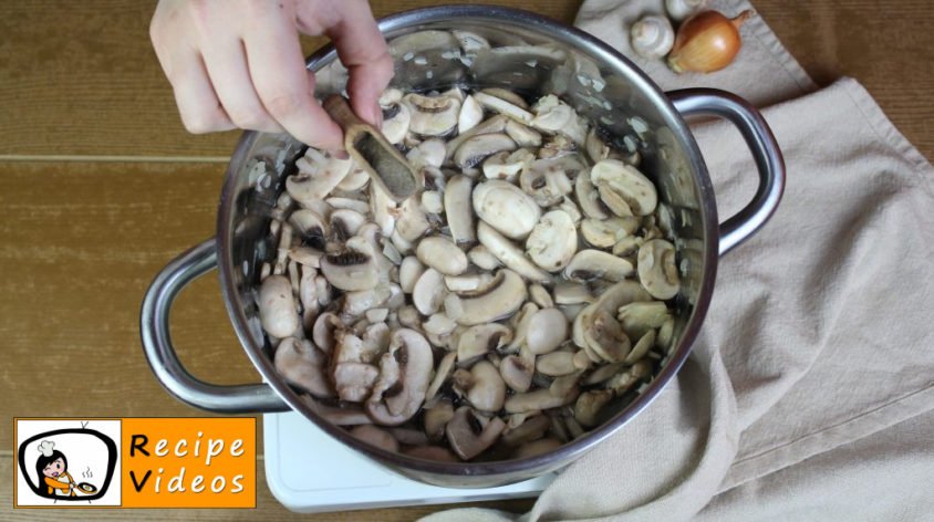 Creamy mushroom soup recipe, prepping Creamy mushroom soup step 4