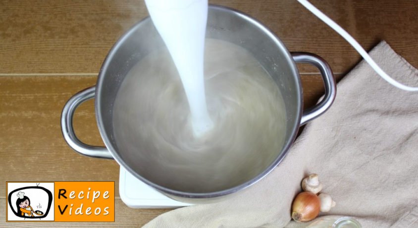 Creamy mushroom soup recipe, prepping Creamy mushroom soup step 7