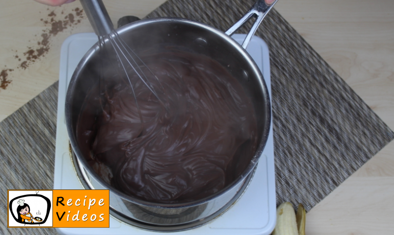 Fake lattice cake with chocolate cream and bananas recipe, prepping Fake lattice cake with chocolate cream and bananas step 12