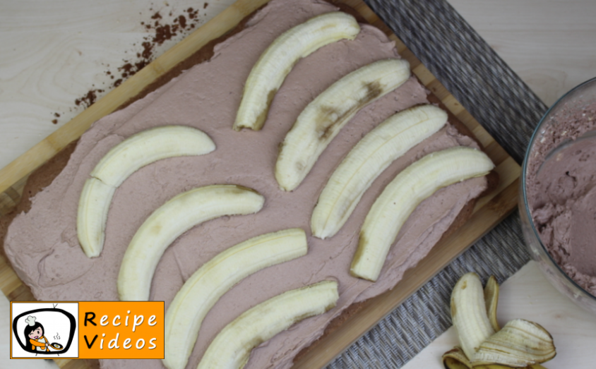 Fake lattice cake with chocolate cream and bananas recipe, prepping Fake lattice cake with chocolate cream and bananas step 15