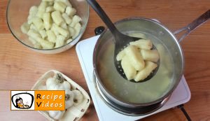 Garlic gnocchi with cheese sauce recipe, prepping Garlic gnocchi with cheese sauce step 4