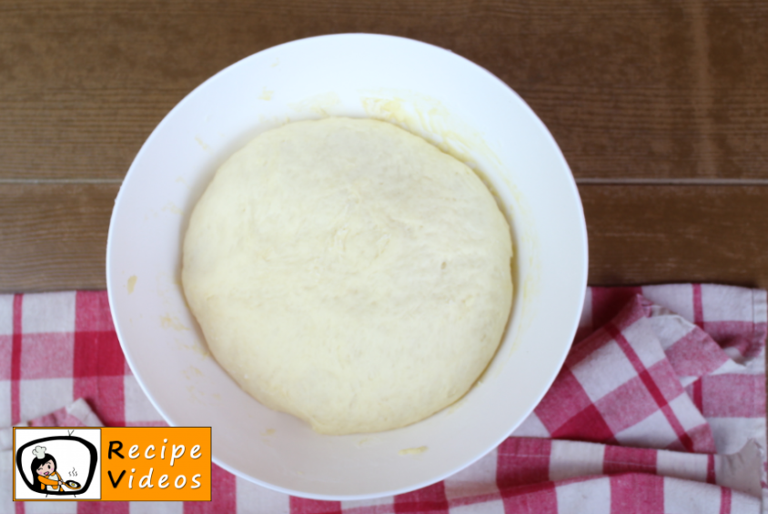 Yeast dumplings with jam filling recipe, prepping Yeast dumplings with jam filling step 3