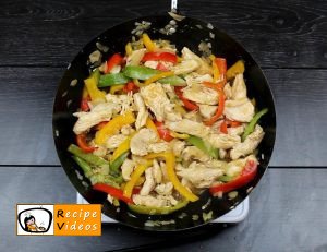 Chicken and vegetables penne recipe, prepping Chicken and vegetables penne step 3