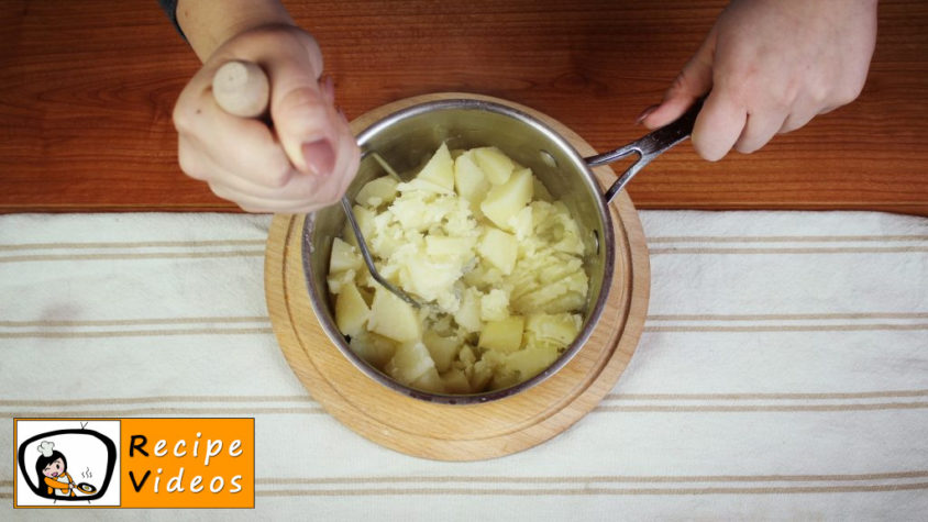 Classic mashed potatoes recipe, prepping Classic mashed potatoes step 1