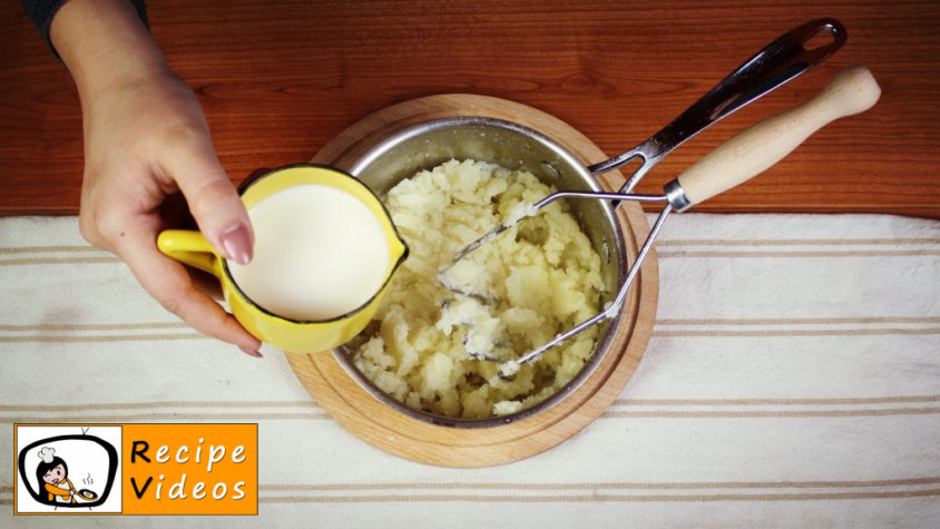 Classic mashed potatoes recipe, prepping Classic mashed potatoes step 2