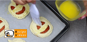 Crunchy Jack-O'-Lanterns recipe, prepping Crunchy Jack-O'-Lanterns step 6