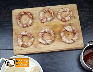 Onion rings wrapped in bacon recipe, prepping Onion rings wrapped in bacon step 3