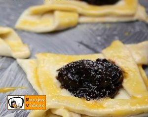 Puff pastry pockets filled with plum jam recipe, prepping Puff pastry pockets filled with plum jam step 5