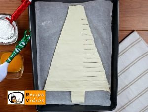 Christmas tree with hazelnut cream recipe, prepping Christmas tree with hazelnut cream step 4