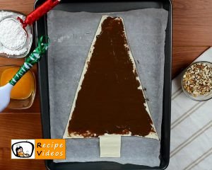 Christmas tree with hazelnut cream recipe, prepping Christmas tree with hazelnut cream step 2