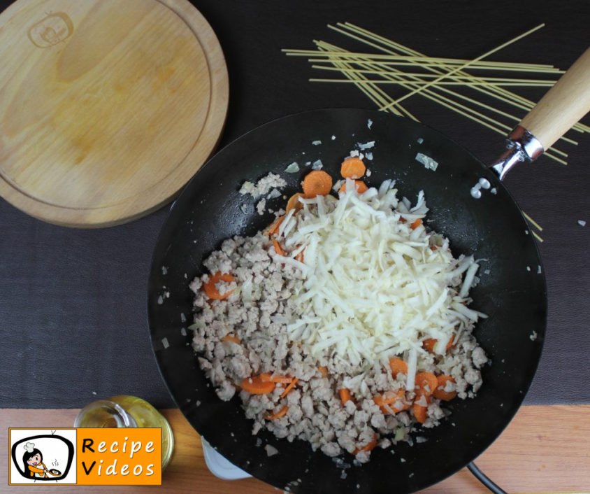 Spaghetti Bolognese recipe, prepping Spaghetti Bolognese step 3