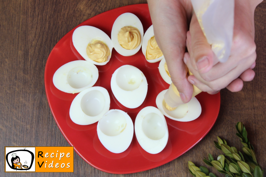 Deviled Eggs recipe, prepping Deviled Eggs step 4